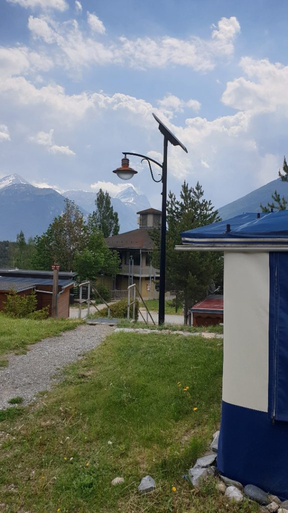 Photo COMBI TOP 2 ROGNAC SOREA - Escalier extérieur - Camping Caravaneige La Buidonnière Aussois (73)