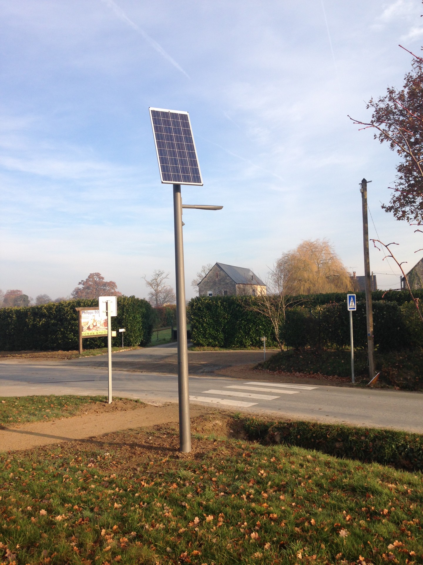 Lampadaire solaire pour parkings et rues pietonnes