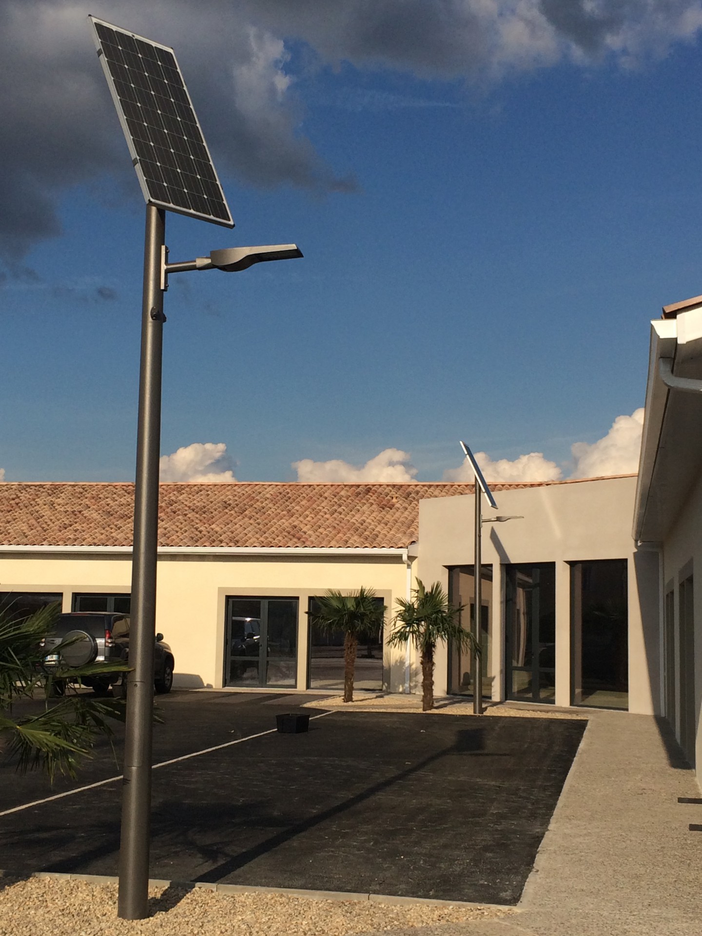 Éclairage solaire pour un parking et un chemin piéton à Cavignac (33)