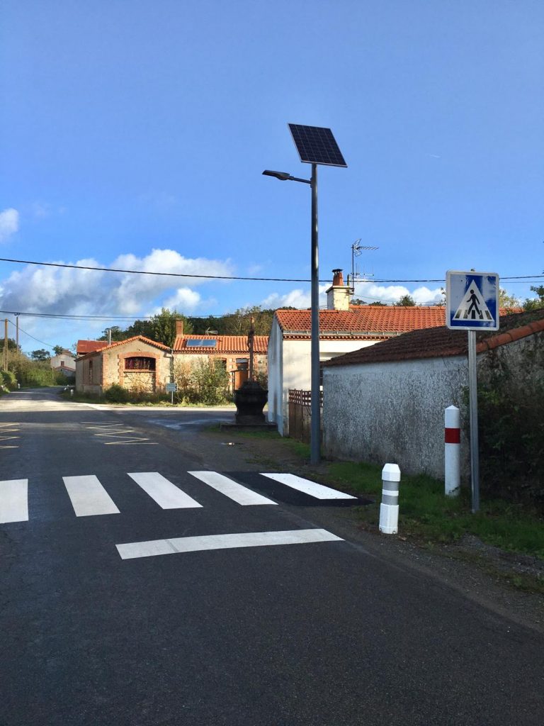 lampadaire solaire sécurise passage piéton à chaumes en retz