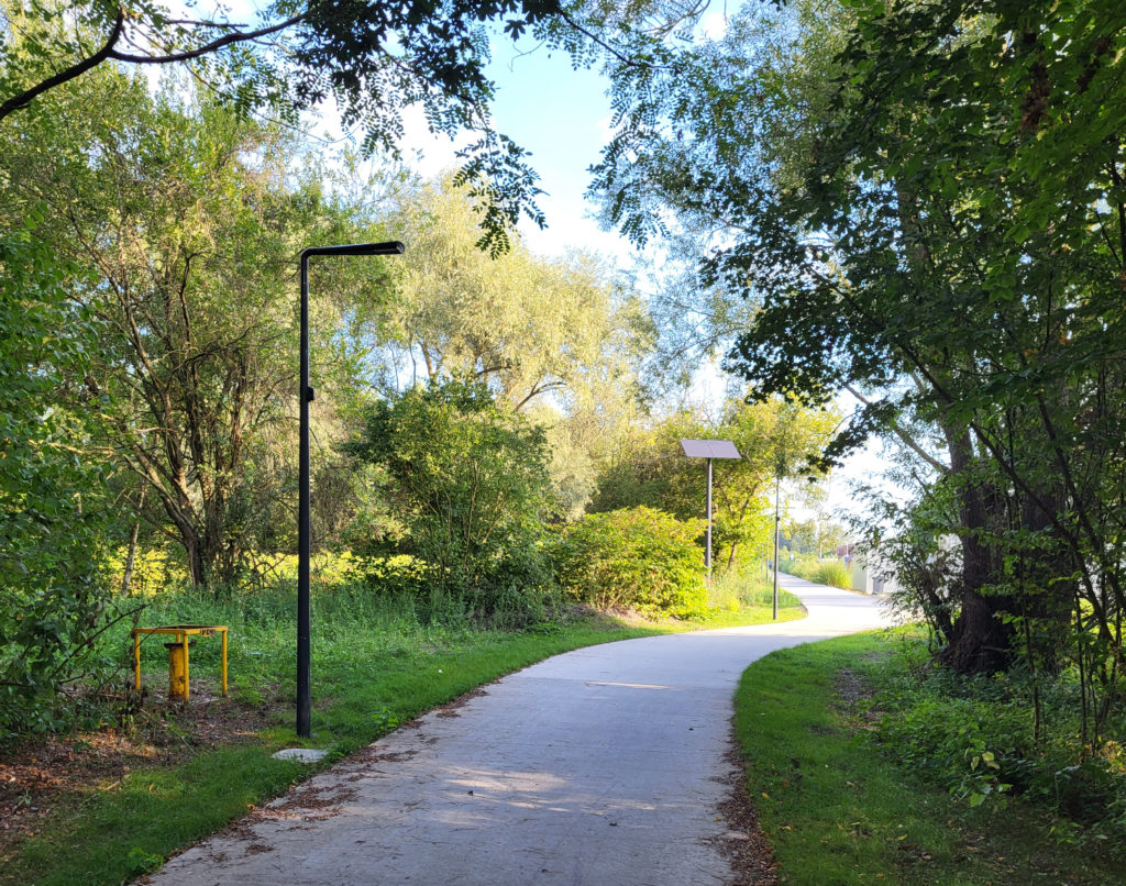 La solution de déportation MULTI de Novéa Energies sur un chemin verdoyant